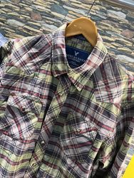 avg-03482 american eagle button up shirt