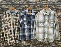 avg-03494 camisa con 4 botones de marca hacia arri..