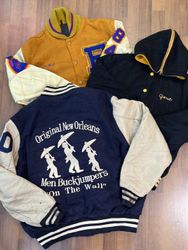 av-12371 chaquetas universitarias
