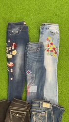 avg-03040 embroidered jeans