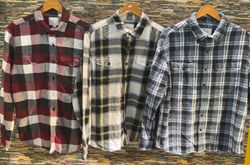 avg-03286 american eagle button up shirt
