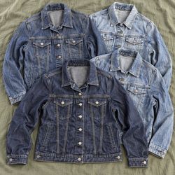 Selezione di giacche di denim