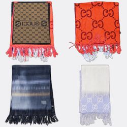 MT012374 Cachecóis de pescoço com franjas estampad..