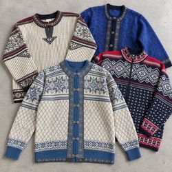 Maglioni e cardigan lavorati a maglia con motivo v..