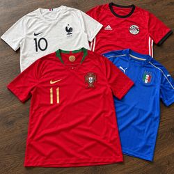 Adidas Nike Fußballtrikots