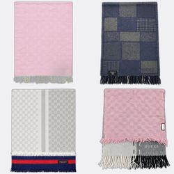 Lotto di sciarpe Gucci
