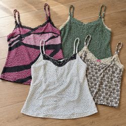 Top con spalline in pizzo stampato