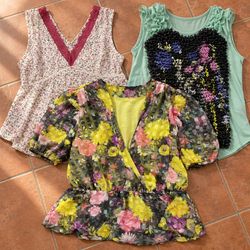 Seleção de Blusas e Tops Estampados Femininos