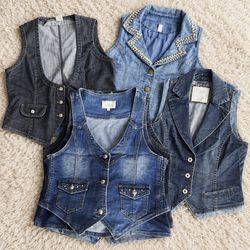 Stock di gilet in denim