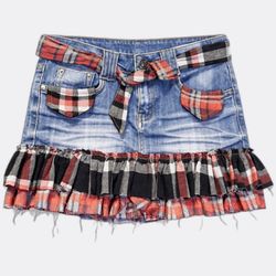 Minissaias de alfaiataria em jeans reciclado Y2K e..