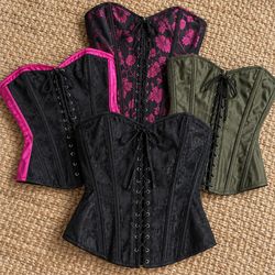 Corsets gothiques vintage et hauts variés