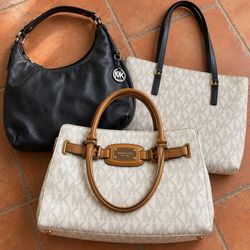 Michael Kors Handbags and Shoulder Bags