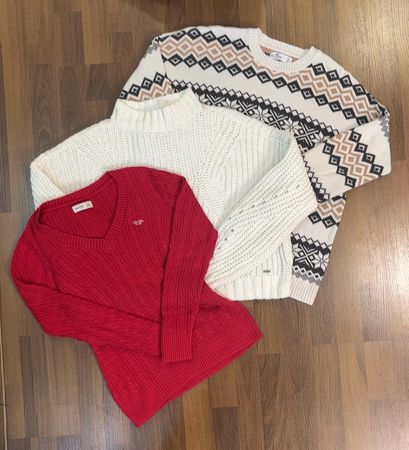 avg-03409 hollister sweater