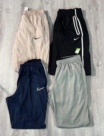 av-12418 nike track pants