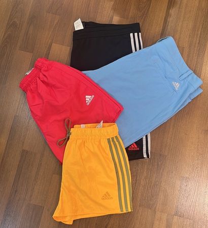 av-12504 adidas Shorts