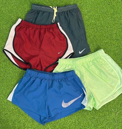 av-12563 Nike Damen-Shorts