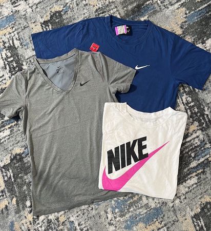 av-12687 nike t-shirts