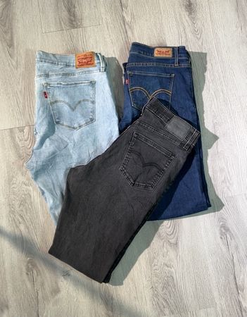 av-11659 levi's ladies jeans