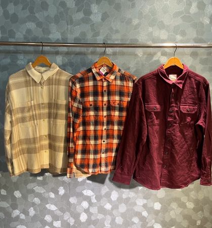 avg-03394 american eagle button up shirts