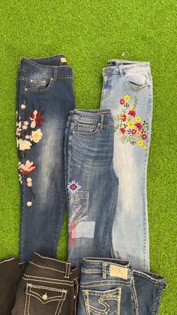 avg-03040 embroidered jeans