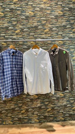 avg-03165 american eagle button-up shirts