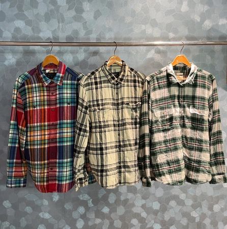 avg-03202 american eagle button up shirts