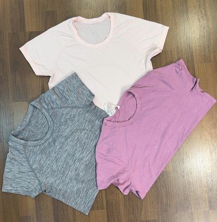 av-11316 lululemon t-shirt