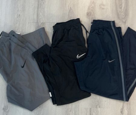 av-10410 nike track pants