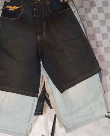 S.no 26 Pantalons courts brodés Baggy 31